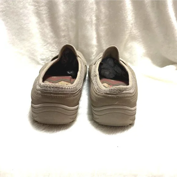 Skechers Womens Beige Slip-On Shoes Size 10 US UK 7 EUR 40 Synthetic/Textile Upp - Picture 4 of 6